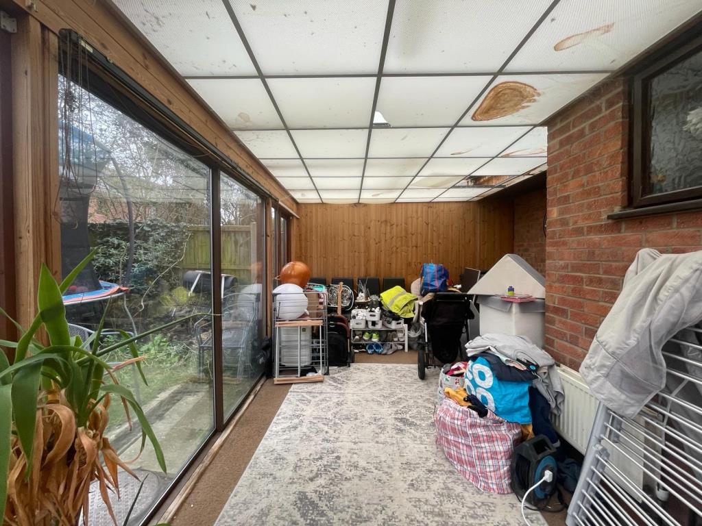 Lot: 4 - THREE-BEDROOM SEMI-DETACHED HOUSE FOR INVESTMENT - Timber framed conservatory